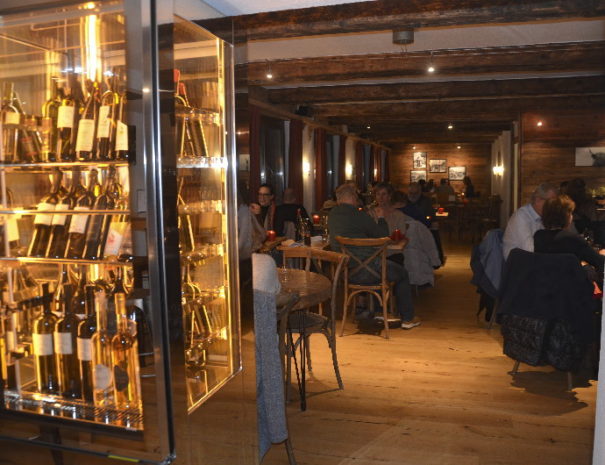 victoria-vercorin2020-02-15-00.48.01-bar-restaurant.jpg